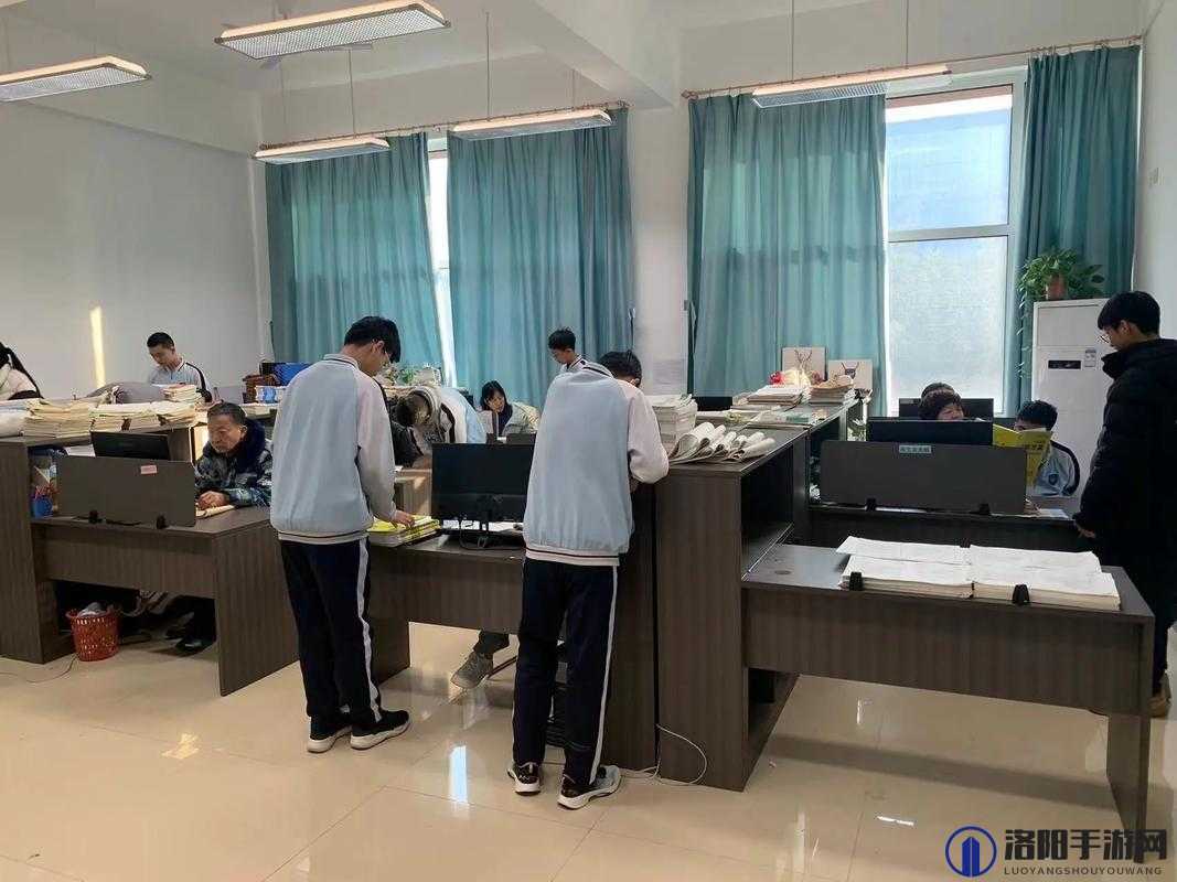 老师办公室在我们教室旁边怎么说以及对我们学习生活的影响