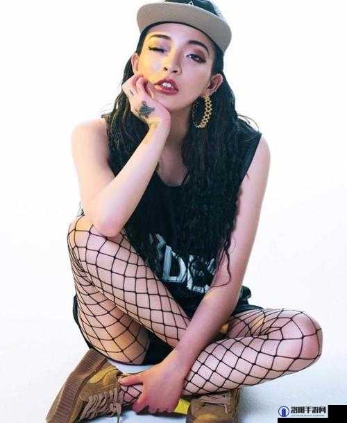 中国大陆女 rapper18 岁仙里的女主播颜值超高-网友们都在热议